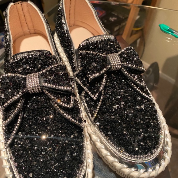 Women Shoe - Picture 3 of 4